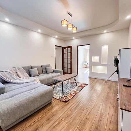 La Teatru - 2Bd Apartment Near Theatre And Old Town Braşov Eksteriør bilde