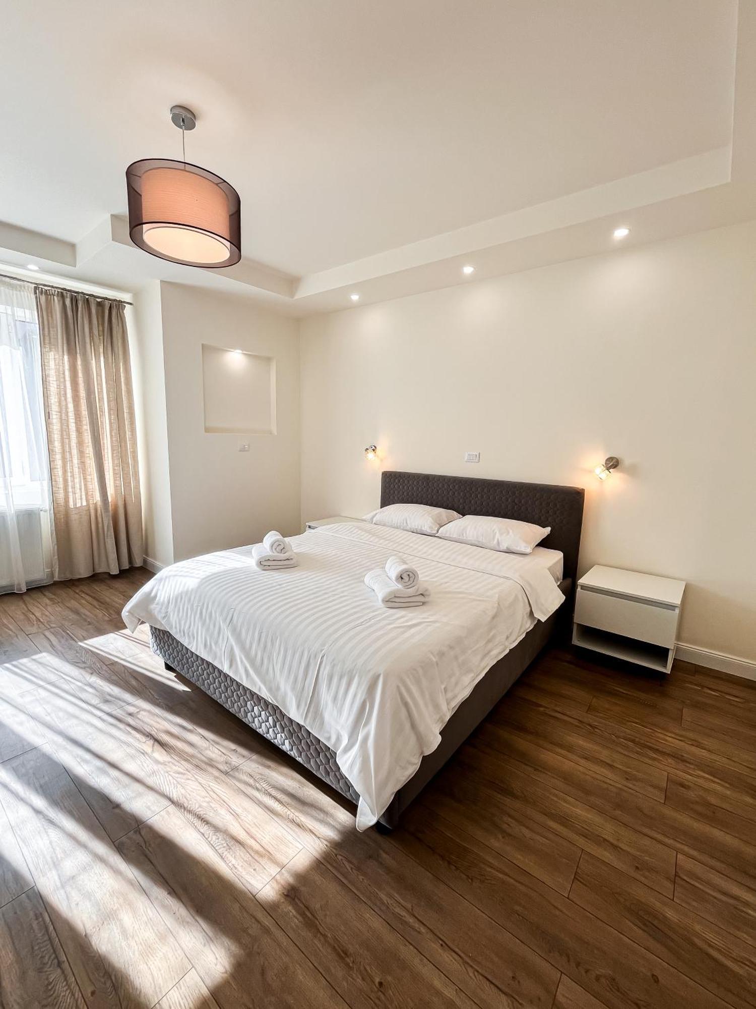 La Teatru - 2Bd Apartment Near Theatre And Old Town Braşov Eksteriør bilde